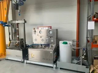 Zkoušení armatur  - 1 - Zkušební stolice.jpg